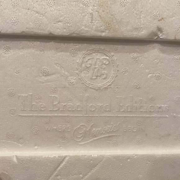 Bradford Edition 2001 Joyce Patti Moonlit Trail
3 Piece Ornament Collection - Picture 15 of 15